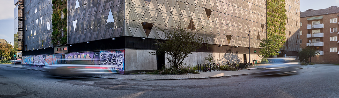 Fasad Mobilitetshuset Anna med graffittivägg