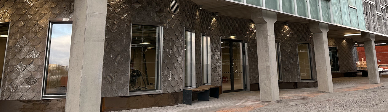 Fasad lokal i bottenplan Mobilitetshuset Hyllileäng 