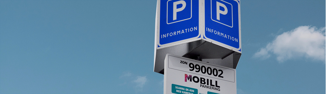 Toppen av en skylt för mobilparkering med ett stort P i vitt med blå bakgrund samt områdeskod och logotypen för en av mobilaktörerna